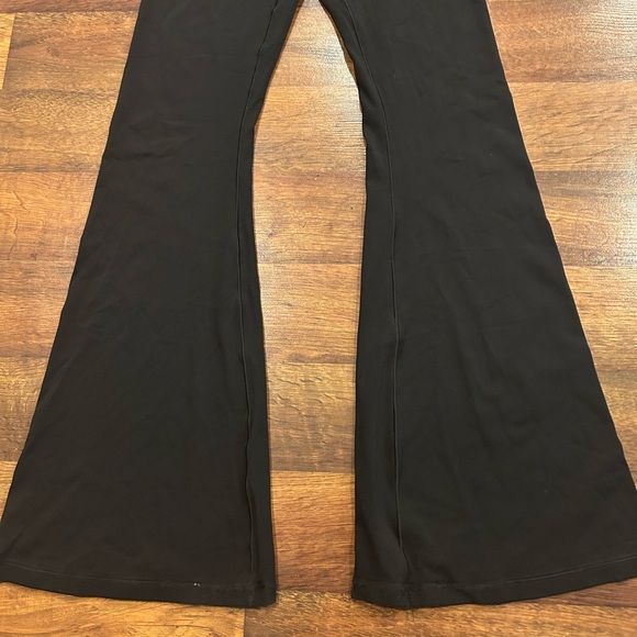 Offline by Aerie Crossover Flare Leggings Women’s Size Medium Black High Rise - Picture 2 of 6